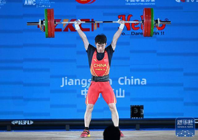 举重比赛男子组别角逐巅峰，谁将获胜