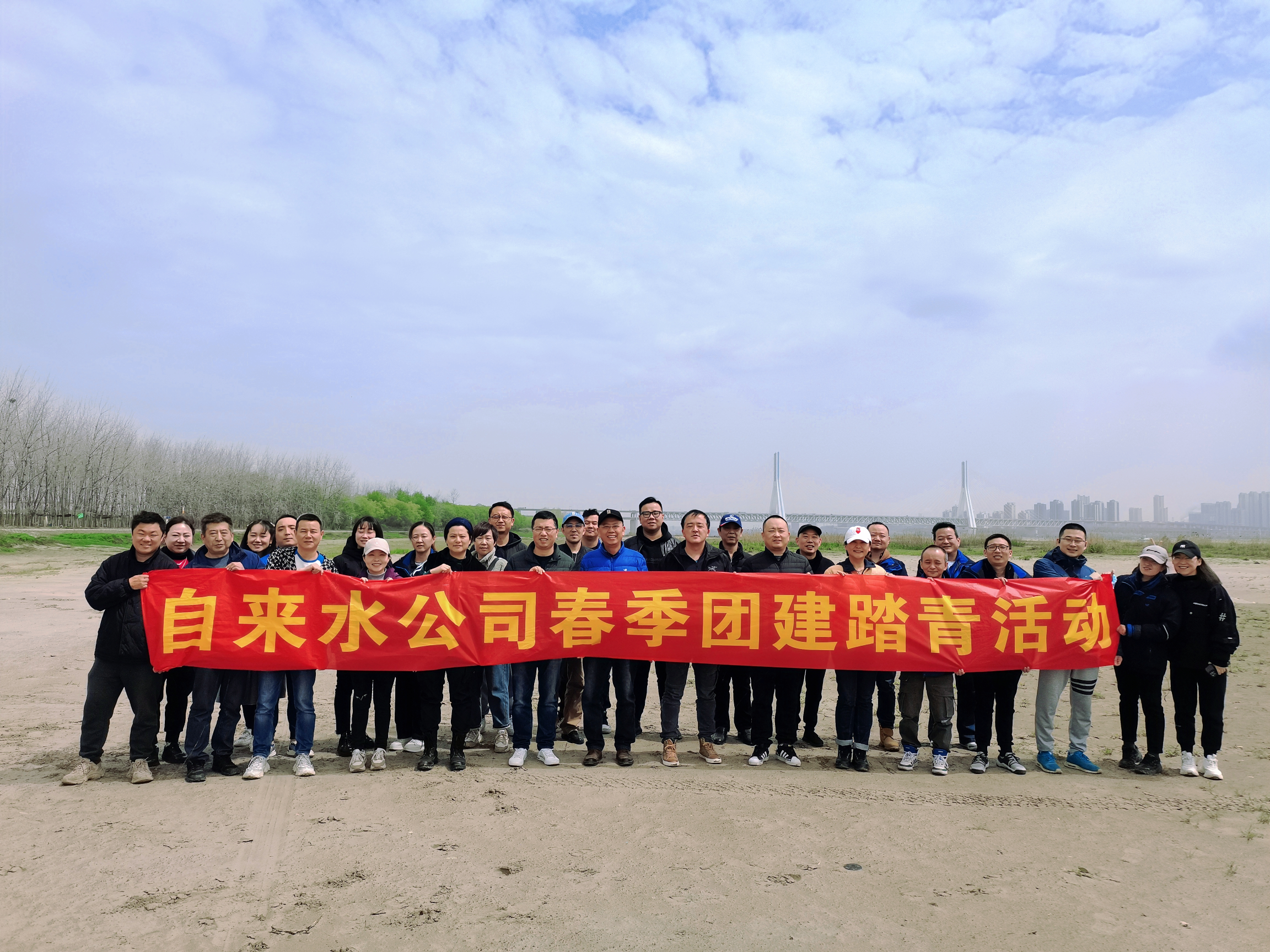 开云体育APP下载-队员努力奋斗，团结协作创造佳绩