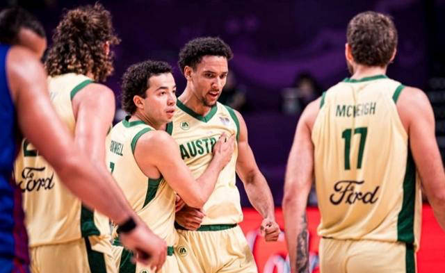 开云体育在线-澳大利亚男篮全队发挥出色，轻松晋级八强