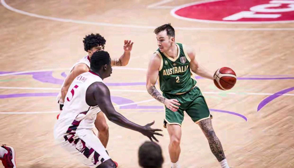 澳大利亚男篮全队发挥出色,轻松晋级八强 澳大利亚男篮全队发挥出色,轻松晋级八强