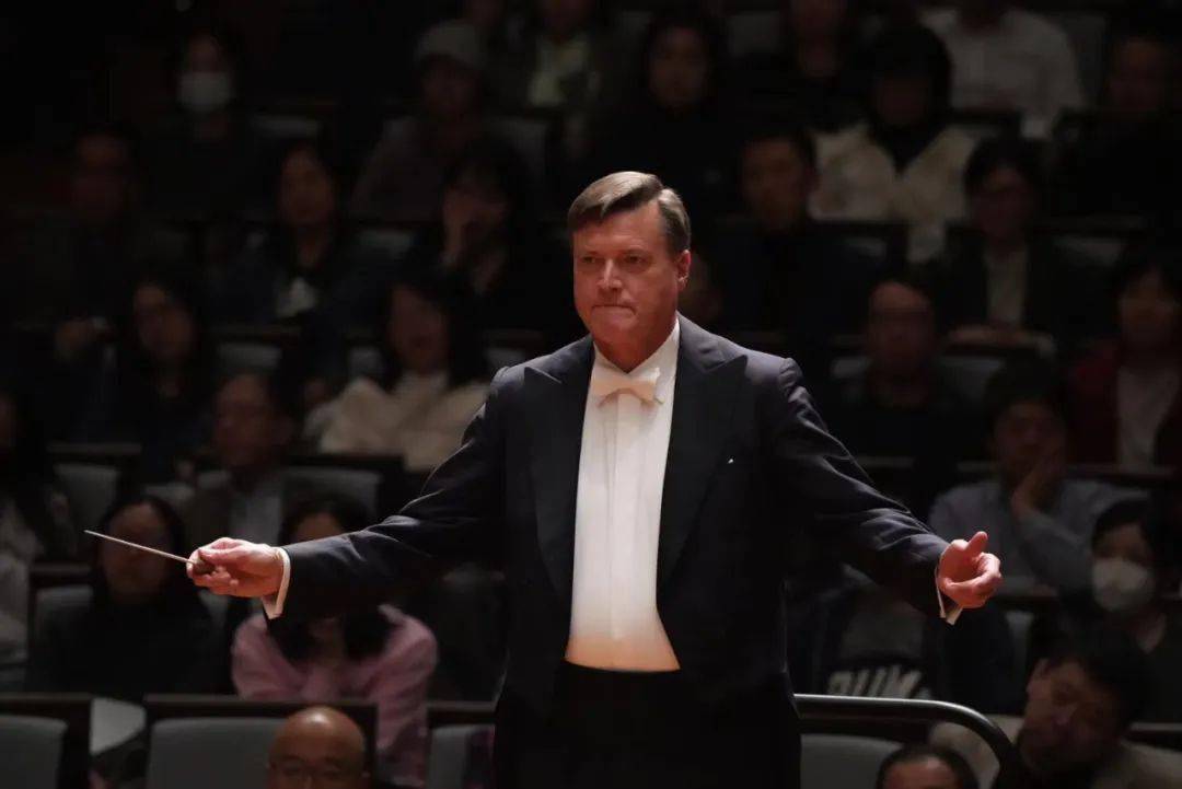 开云体育-德累斯顿实力强劲，不畏险阻直冲终点