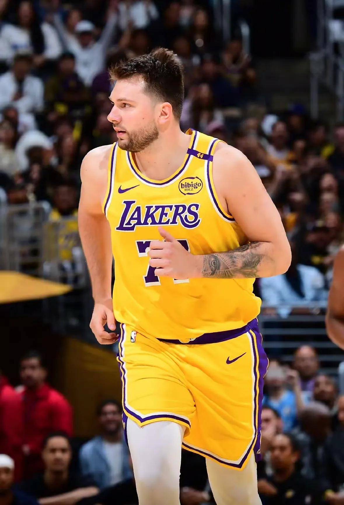 太阳战胜湖人,将系列赛扳平 太阳战胜湖人,将系列赛扳平