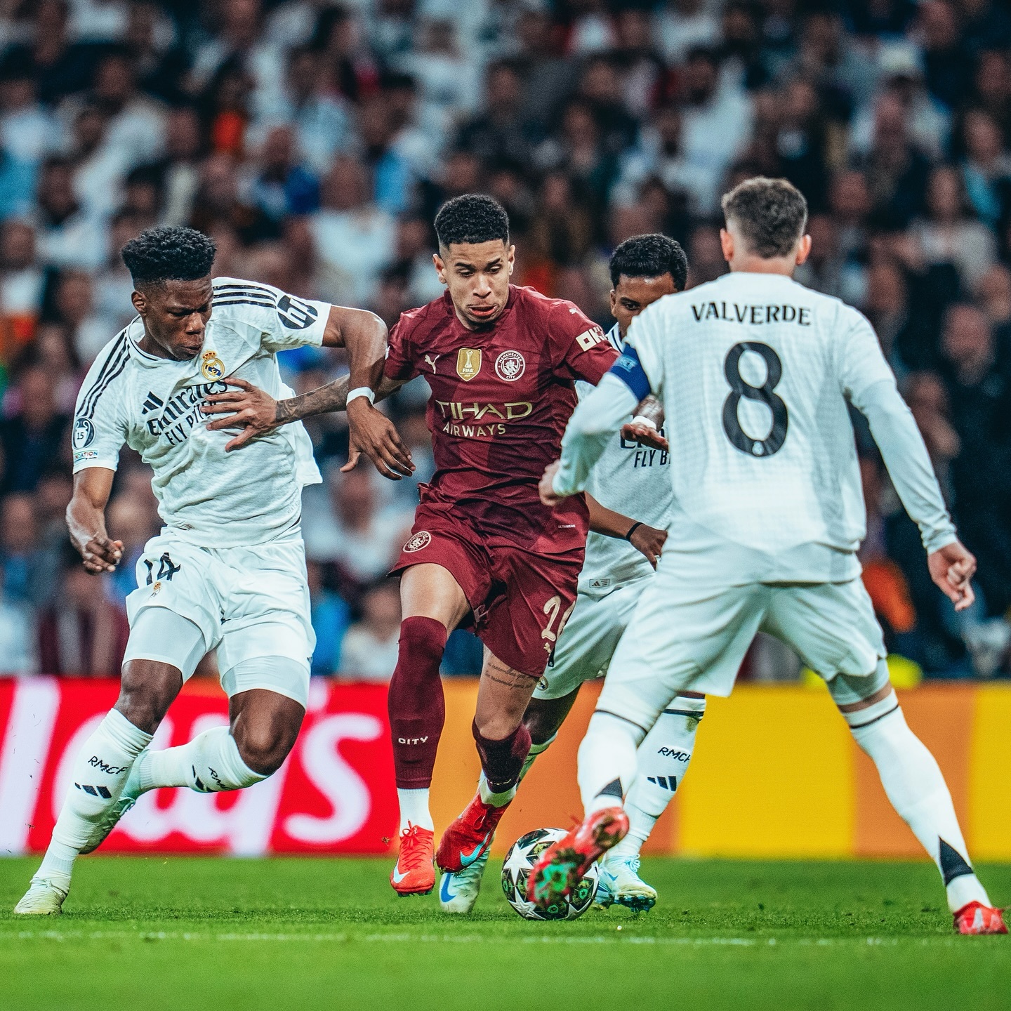 曼联主场失球败北,欧冠名额悬念 曼联主场失球败北,欧冠名额悬念