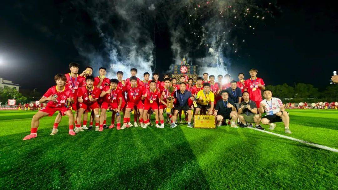 勇夺比赛胜利的球队备受赞誉 勇夺比赛胜利的球队备受赞誉