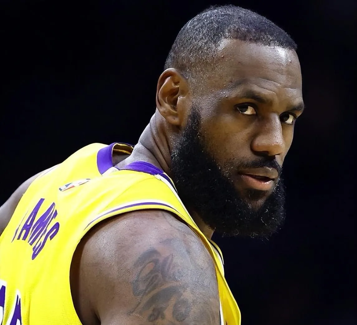 詹姆斯创造历史,成为联盟最年轻砍下36000分的球员 詹姆斯创造历史,成为联盟最年轻砍下36000分的球员