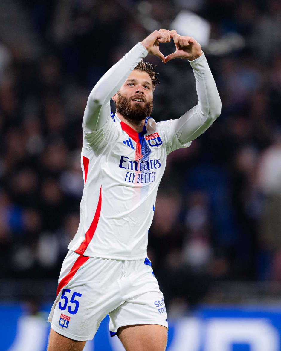 里昂队再次引进年轻天才球员,球迷期待其表现 里昂队再次引进年轻天才球员,球迷期待其表现