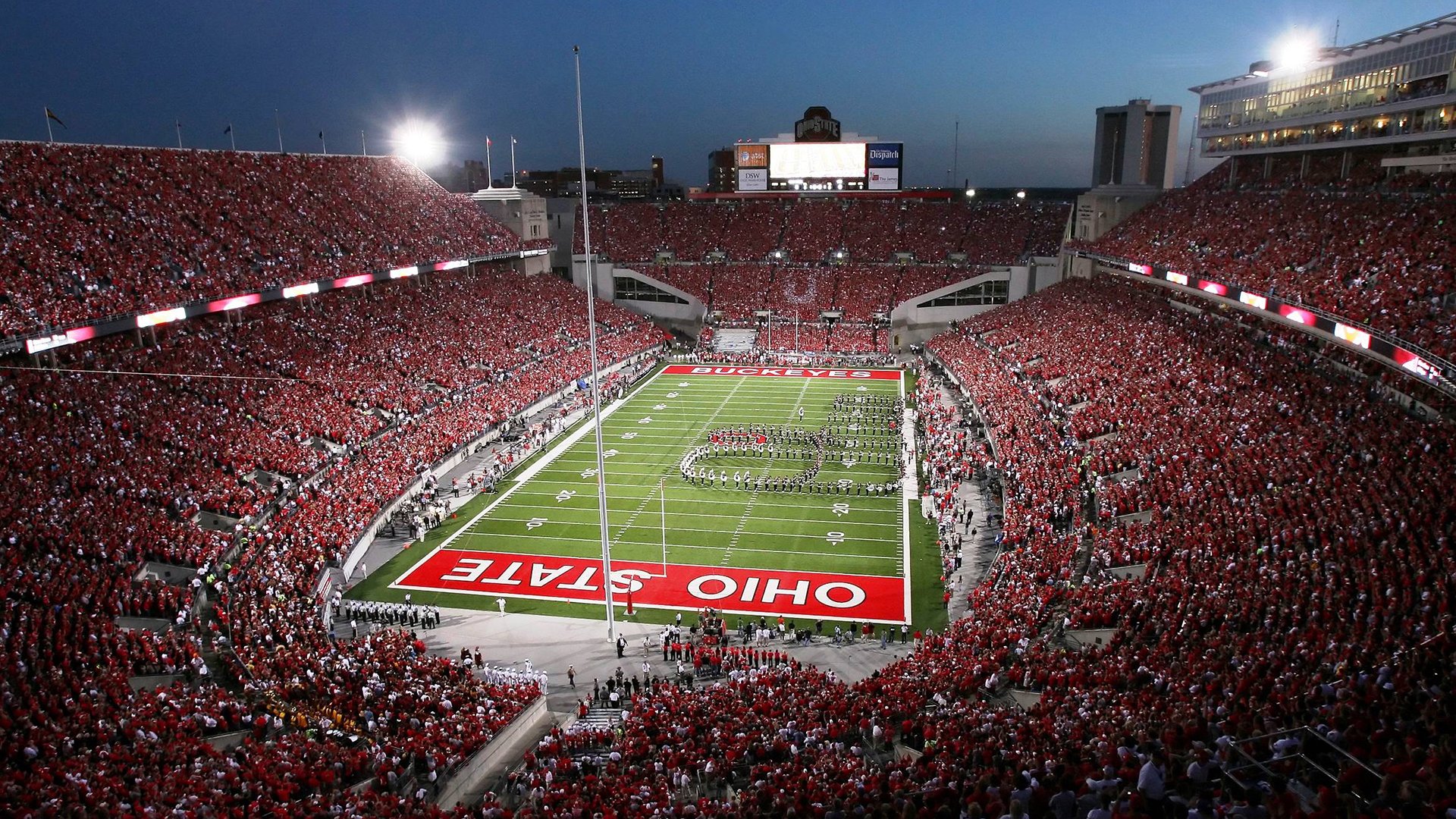 逆袭与登顶，红牛二队粉碎哈斯神话，塞恩斯书写不朽纪录